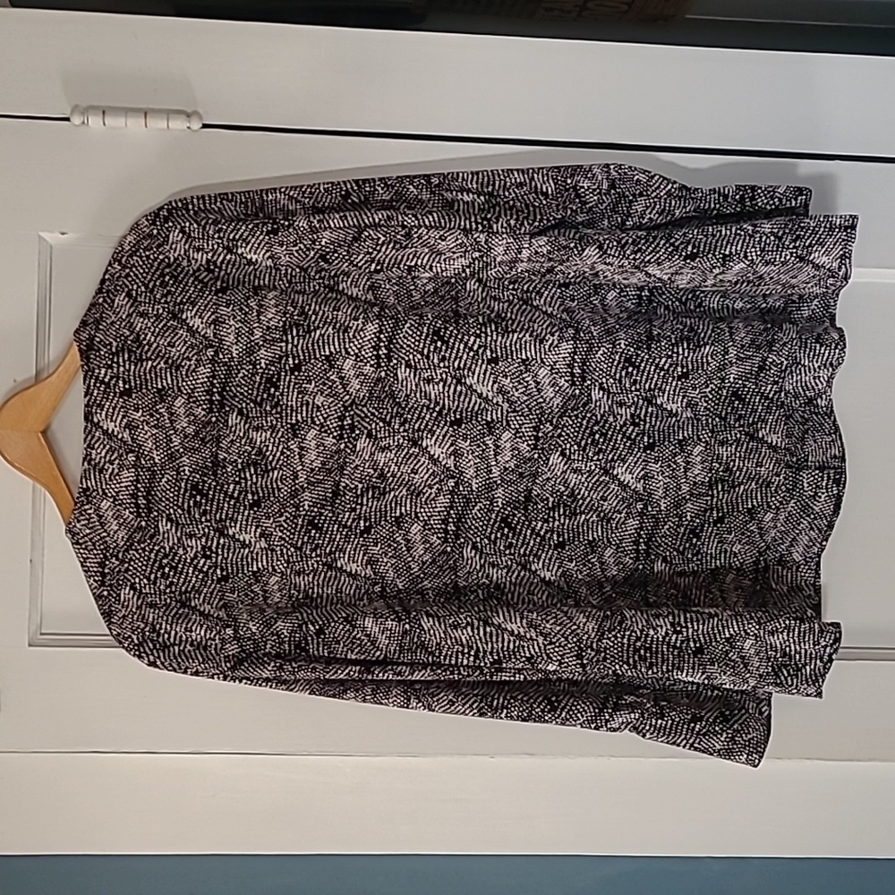 Roz & Ali print blouse. - Picture 2 of 6